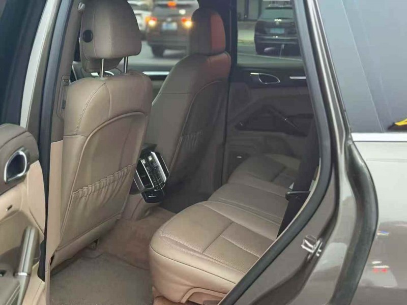 金华13年保时捷卡宴6