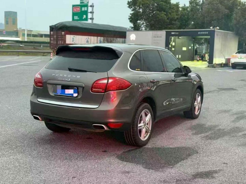 金华13年保时捷卡宴8