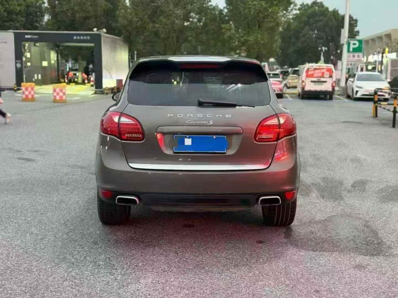 金华13年保时捷卡宴9