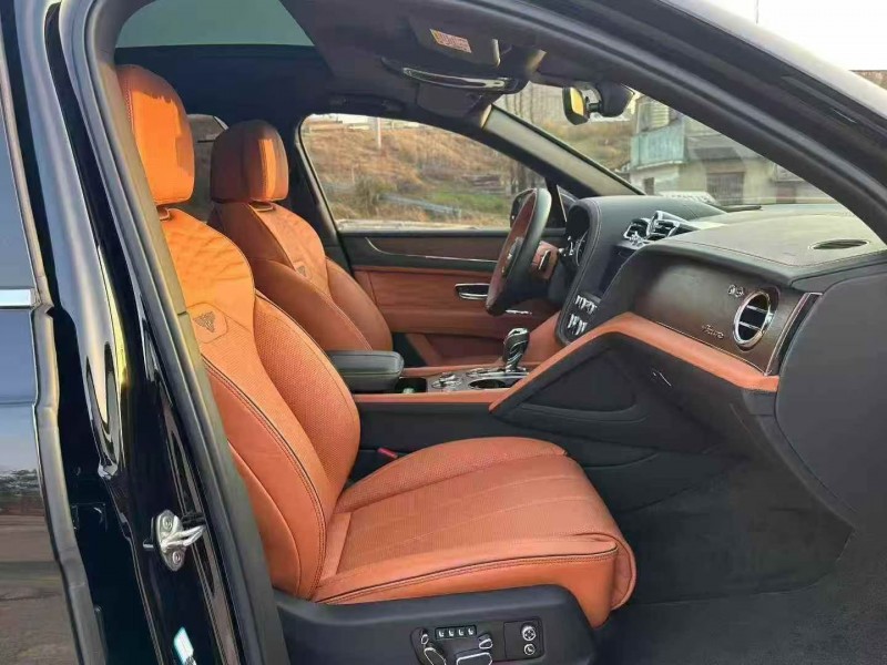 邵阳24年宾利添越4