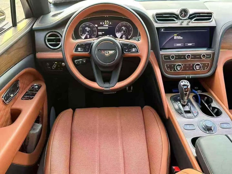 邵阳24年宾利添越5