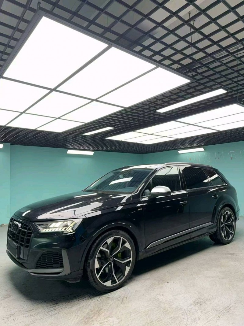 成都21年奥迪Q72