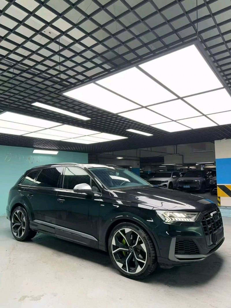 成都21年奥迪Q73