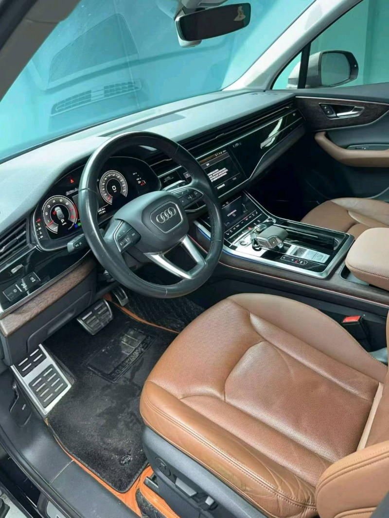 成都21年奥迪Q74