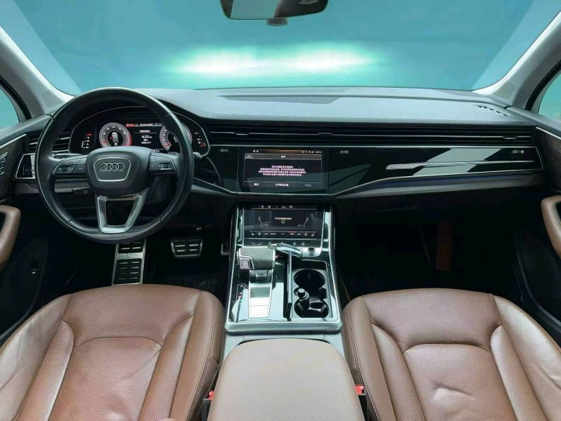 成都21年奥迪Q75