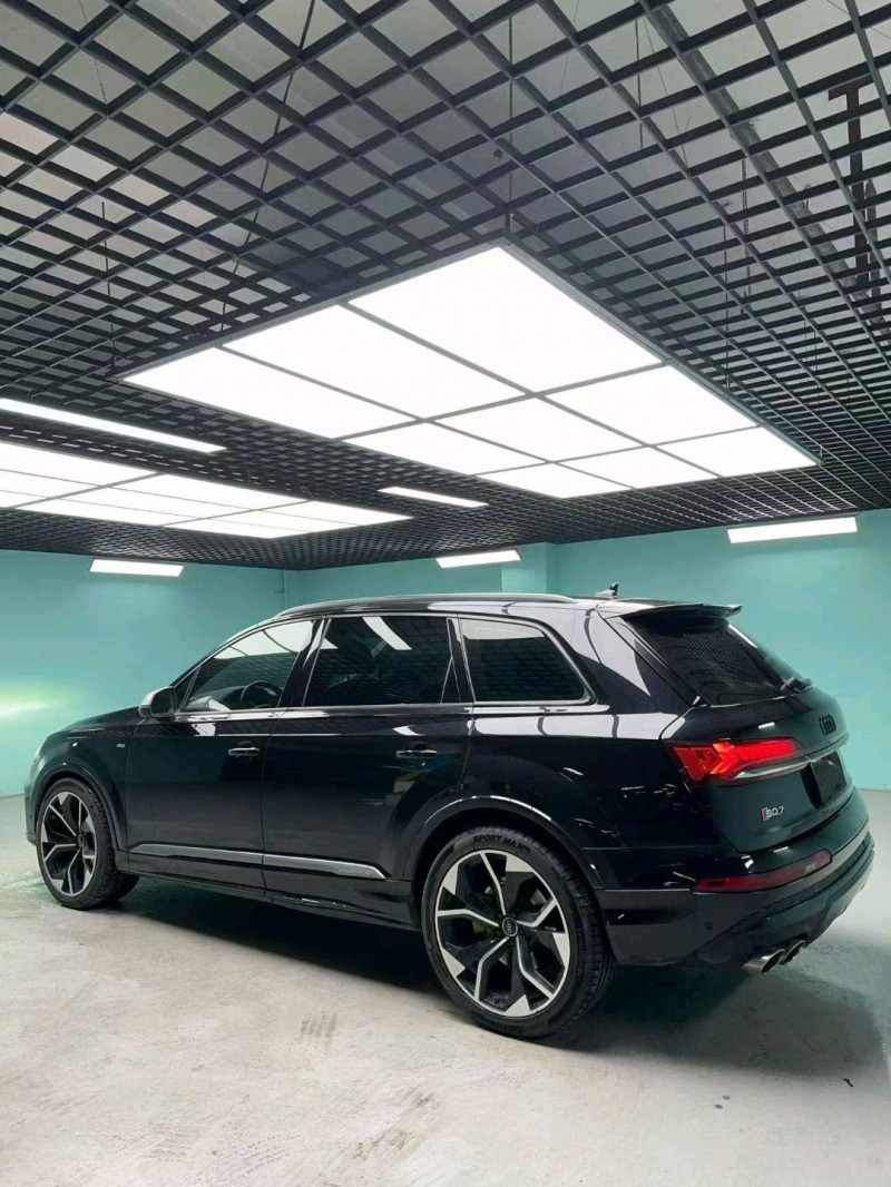 成都21年奥迪Q77