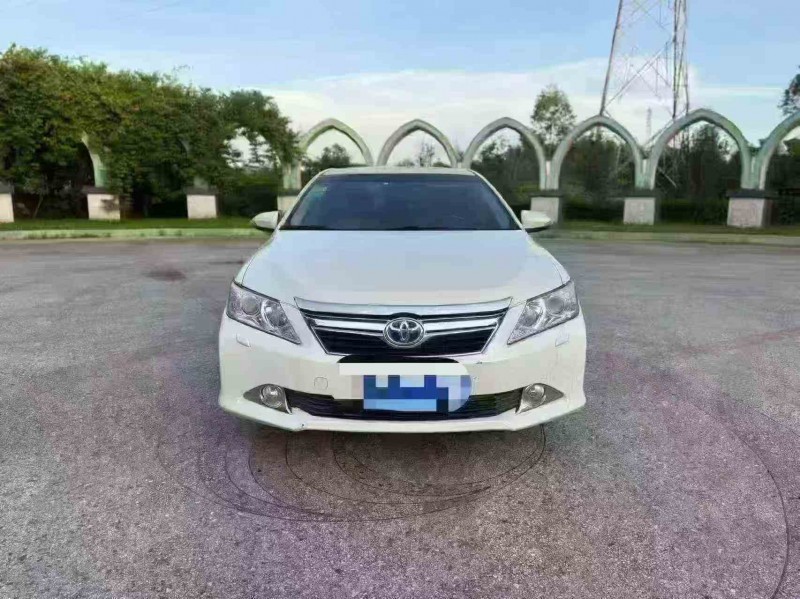 钦州13年丰田凯美瑞1