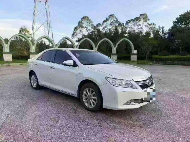 钦州13年丰田凯美瑞3