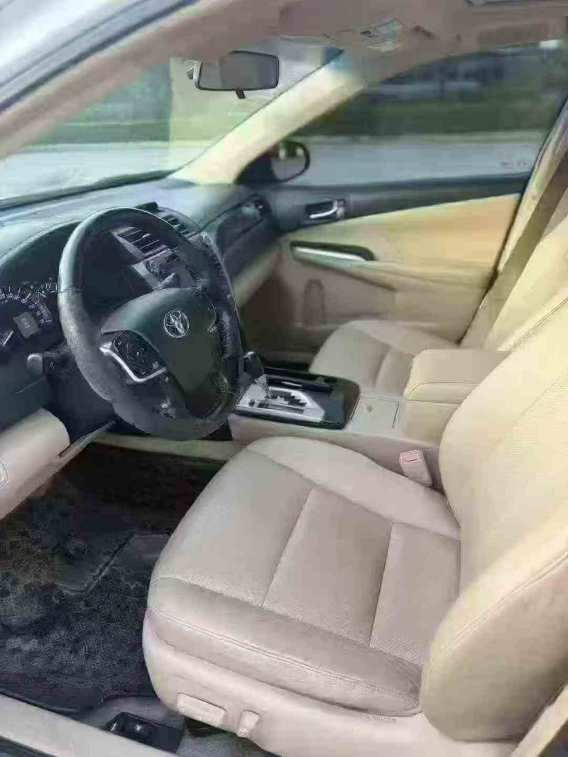 钦州13年丰田凯美瑞4