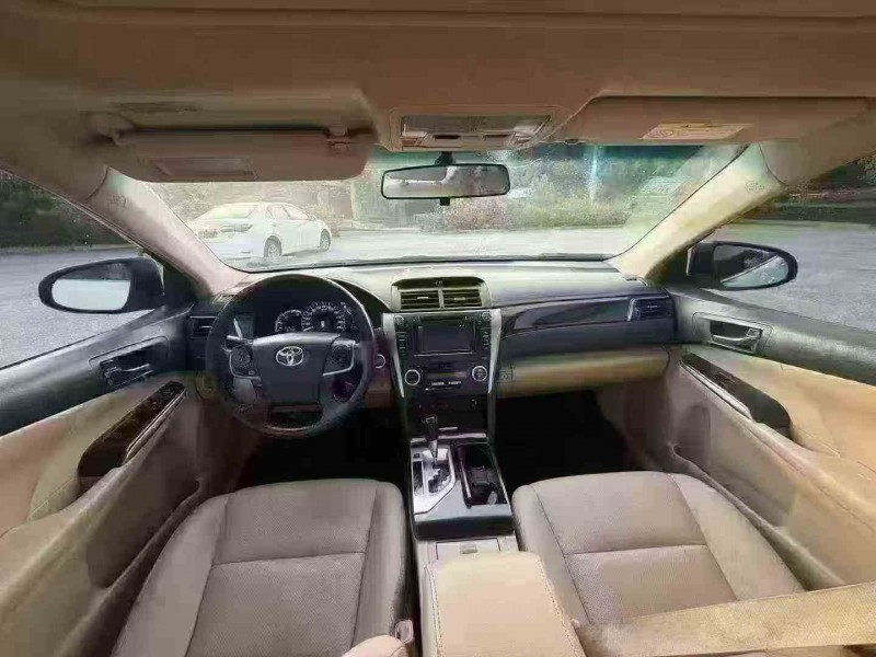 钦州13年丰田凯美瑞5