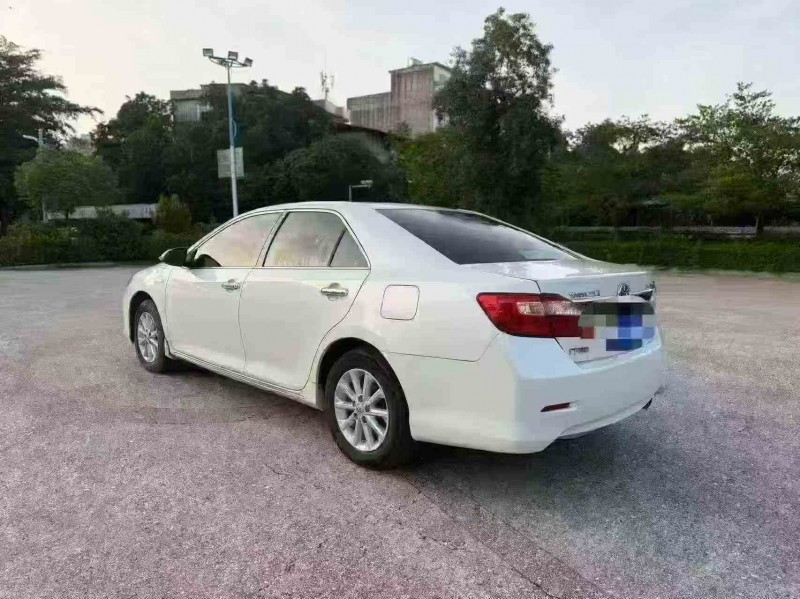 钦州13年丰田凯美瑞8