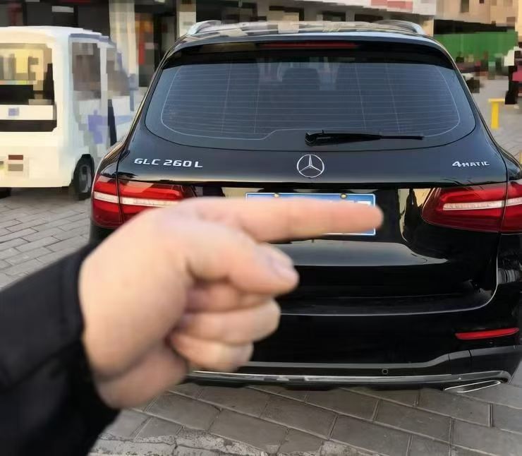 济源19年奔驰GLC2