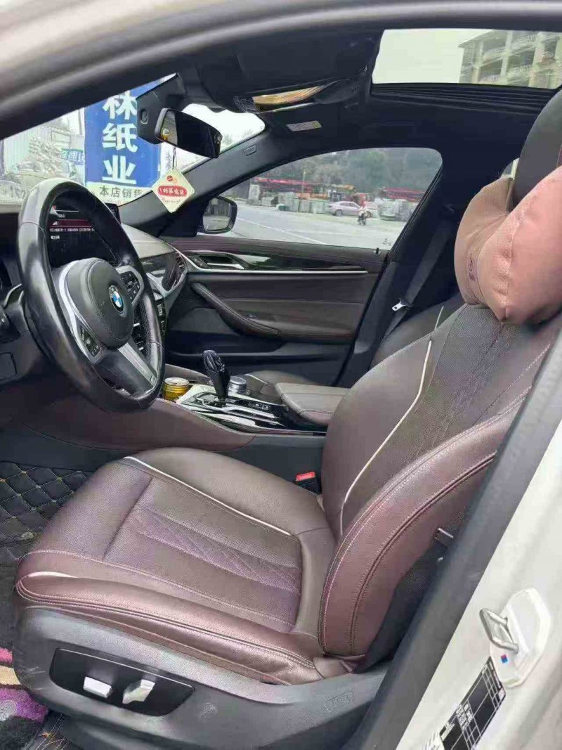 张家界22年宝马5系4