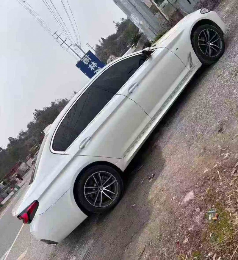 张家界22年宝马5系8