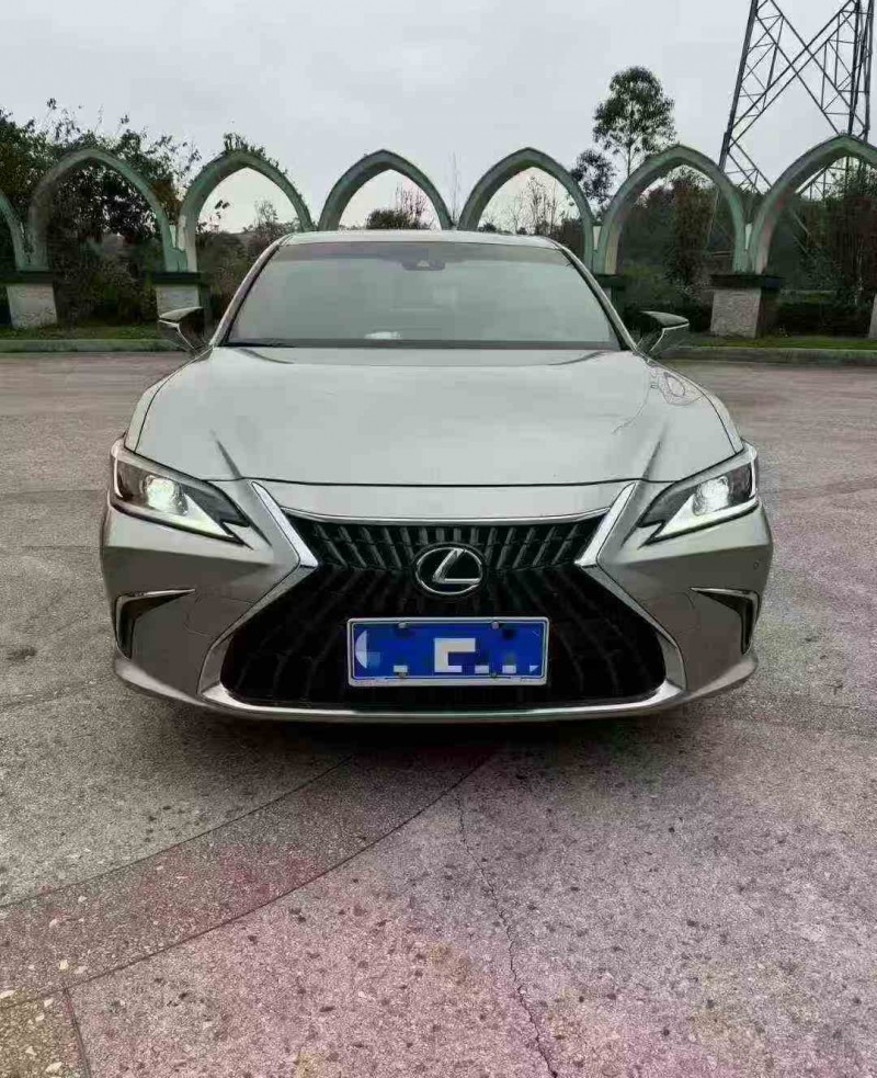 北海22年雷克萨斯ES1