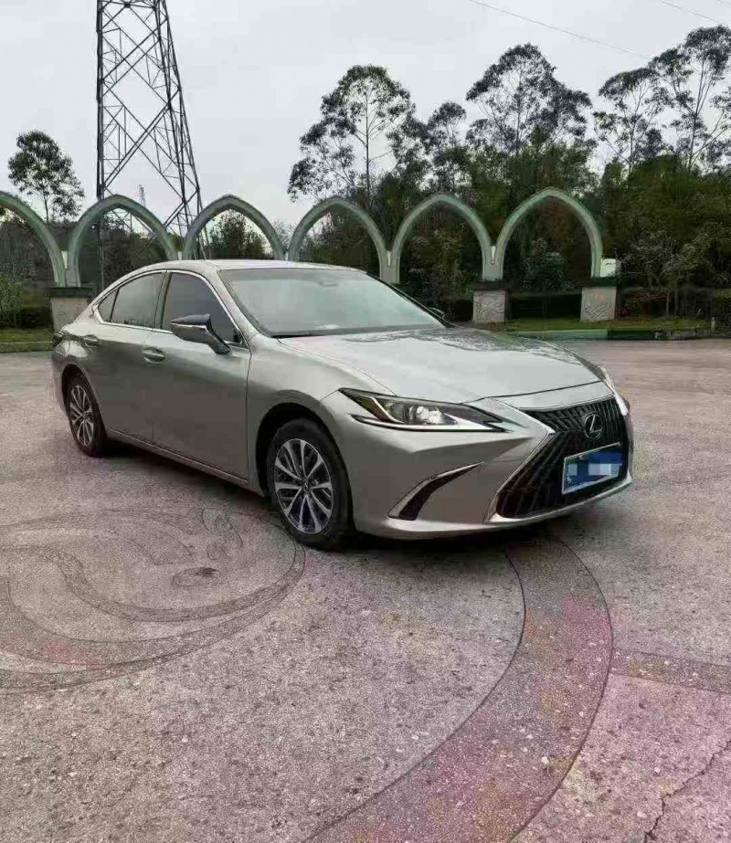 北海22年雷克萨斯ES2