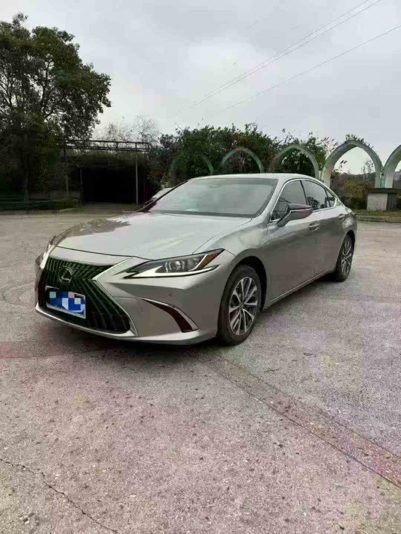 北海22年雷克萨斯ES3