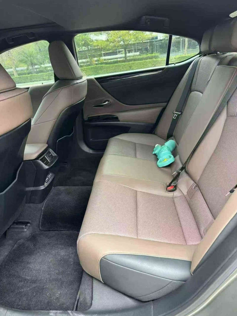 北海22年雷克萨斯ES4