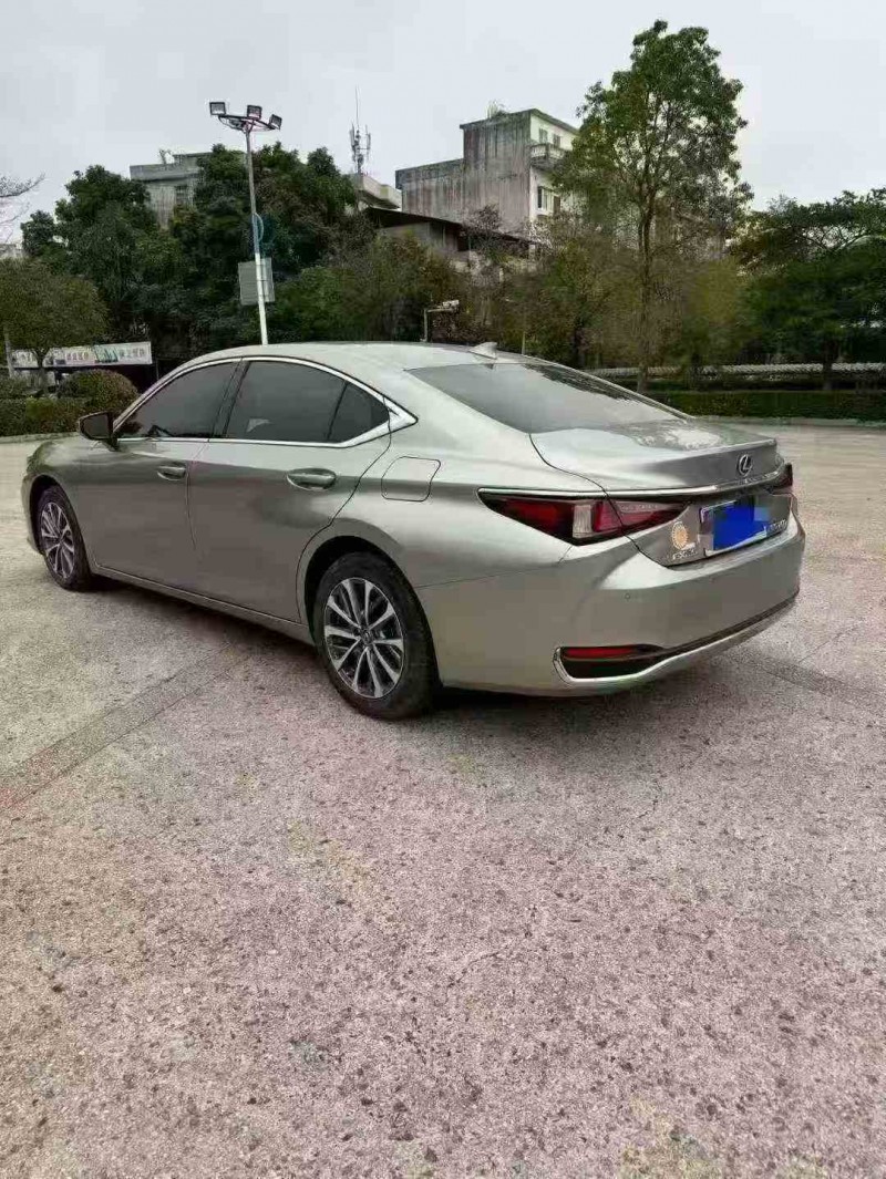 北海22年雷克萨斯ES7