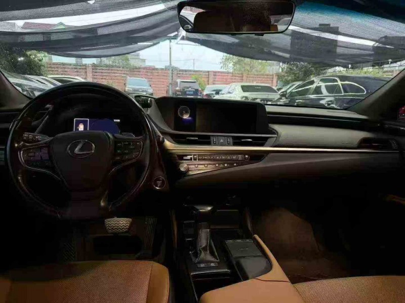 梧州21年雷克萨斯ES6