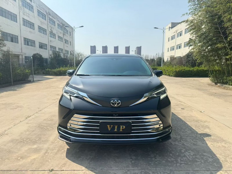 許昌24年豐田塞納1