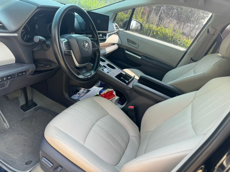 許昌24年豐田塞納3