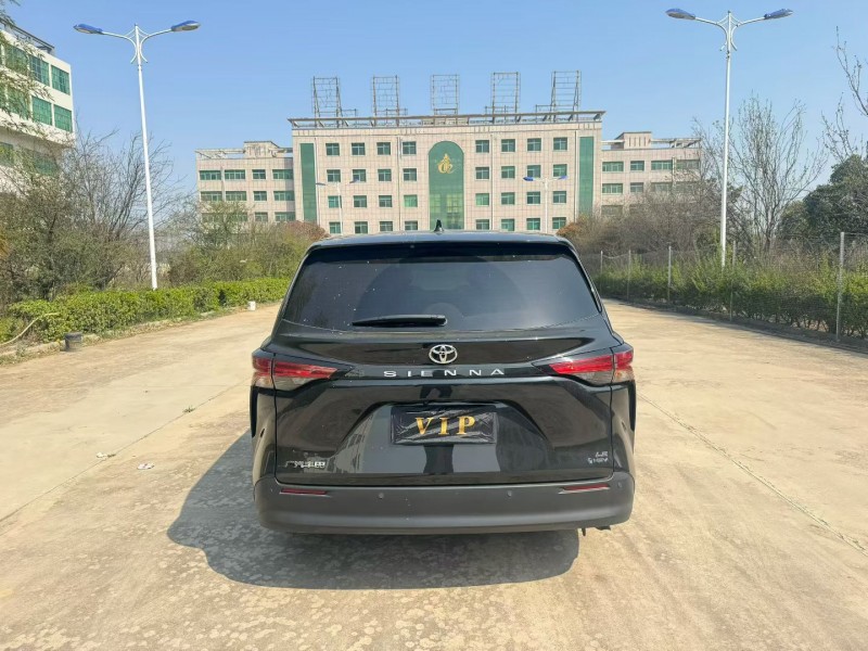 許昌24年豐田塞納8