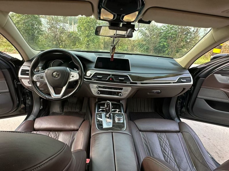 徐州17年宝马7系8