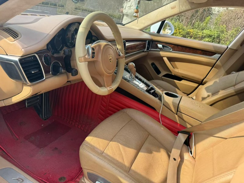 许昌12年保时捷帕拉梅拉6