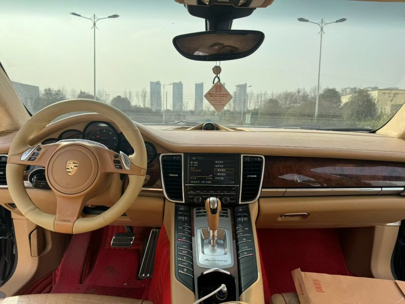 许昌12年保时捷帕拉梅拉7