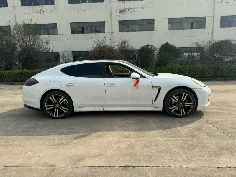 许昌12年保时捷帕拉梅拉9