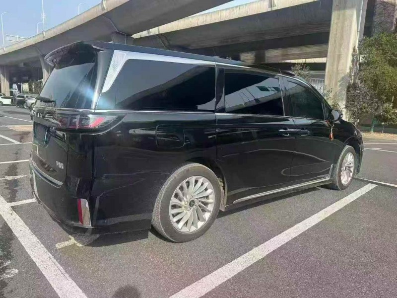 南通23年岚图汽车梦想家7