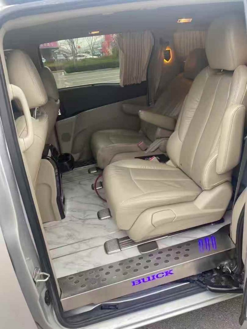 金华17年别克GL86