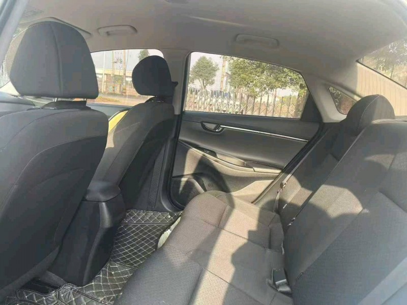 襄陽22年現代悅動8