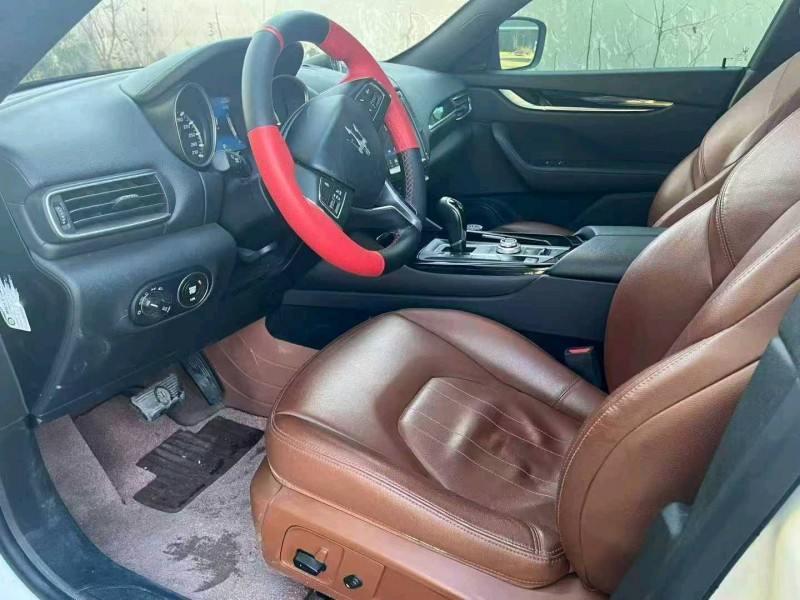 襄阳18年玛莎拉蒂Levante5