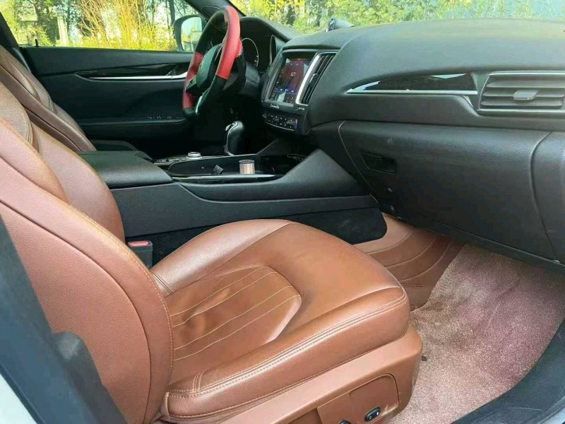 襄阳18年玛莎拉蒂Levante7