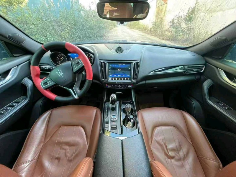 襄阳18年玛莎拉蒂Levante8