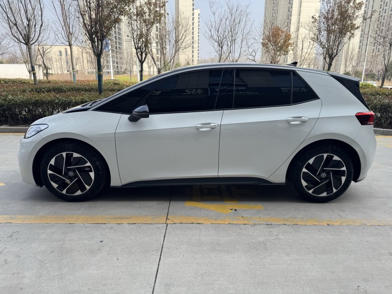 济宁25年大众ID3