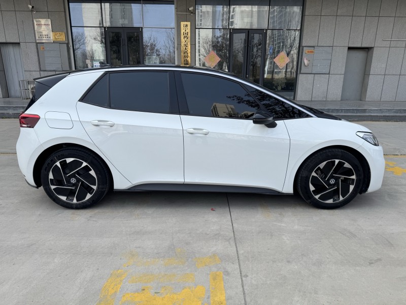 济宁25年大众ID8