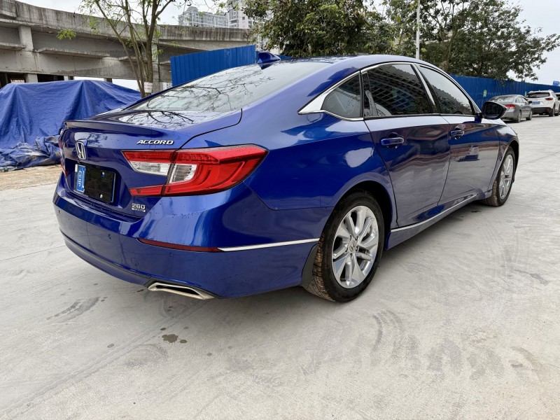 南宁19年本田雅阁6