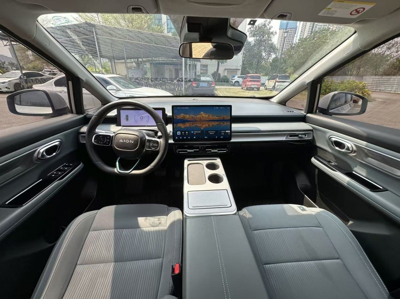 南寧25年傳祺埃安Y9