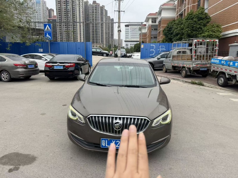 桂林18年別克英朗1