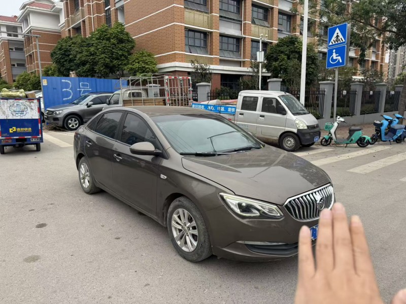 桂林18年別克英朗2