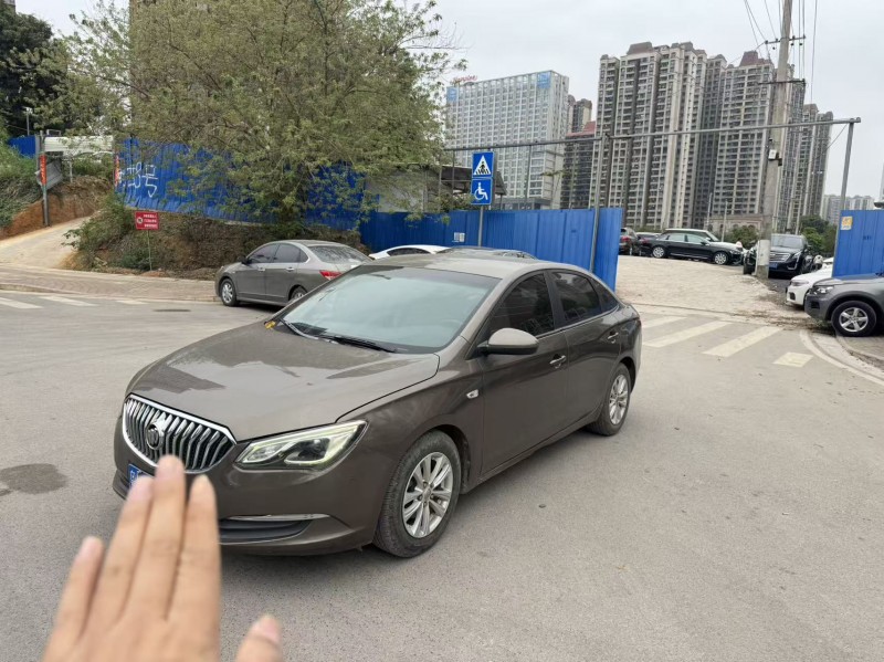 桂林18年別克英朗3