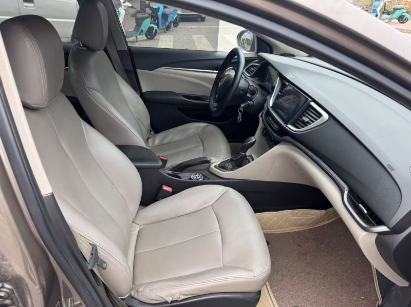 桂林18年別克英朗5