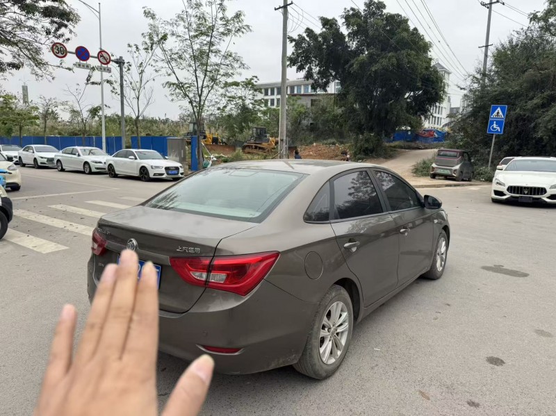 桂林18年別克英朗7