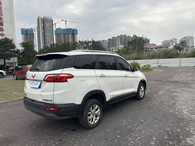 南寧18年五菱汽車宏光4