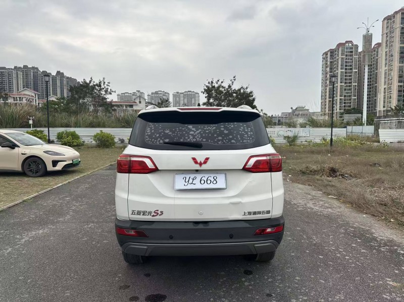 南寧18年五菱汽車宏光5