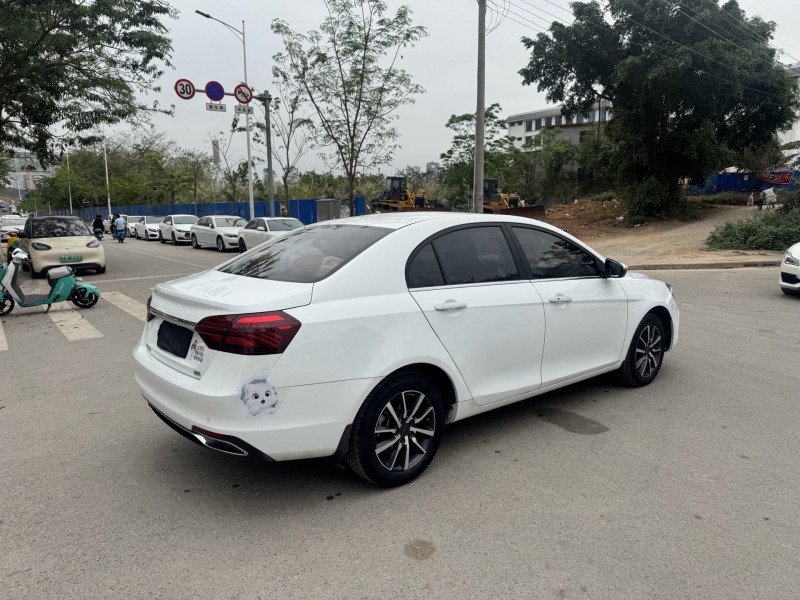 南寧19年吉利帝豪4