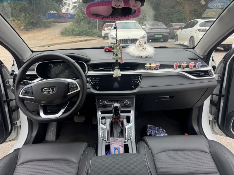 南寧19年吉利帝豪6